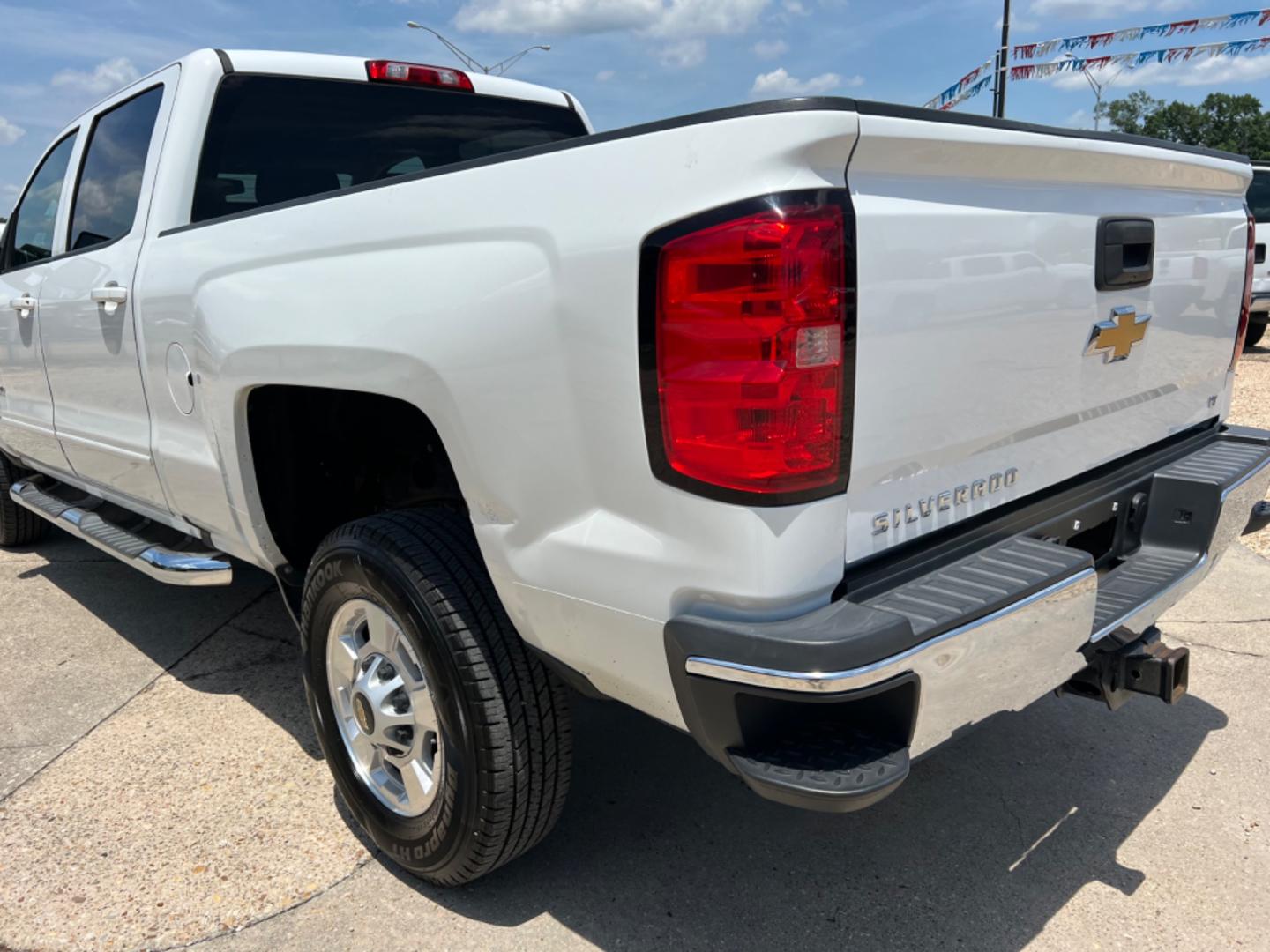 2017 White /Grey Chevrolet Silverado 2500HD LT (1GC1CVEG0HF) with an 6.0 V8 engine, Automatic transmission, located at 4520 Airline Hwy, Baton Rouge, LA, 70805, (225) 357-1497, 30.509325, -91.145432 - 2017 Chevy Silverado 2500HD Crew Cab LT 2WD **One Owner** 6.0 V8 Gas, 200K Miles, Power Windows, Locks, Mirrors & Seat, Cold A/C, Backup Camera, Spray In Bedliner, Tow Pkg. Small Dent In Bed (See Pic). FOR INFO PLEASE CONTACT JEFF AT 225 357-1497 CHECK OUT OUR A+ RATING WITH THE BETTER BUSINESS BU - Photo#7